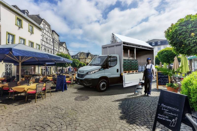 Véhicule utilitaire électrique IVECO eDAILY, idéal pour les trajets urbains et sans émission