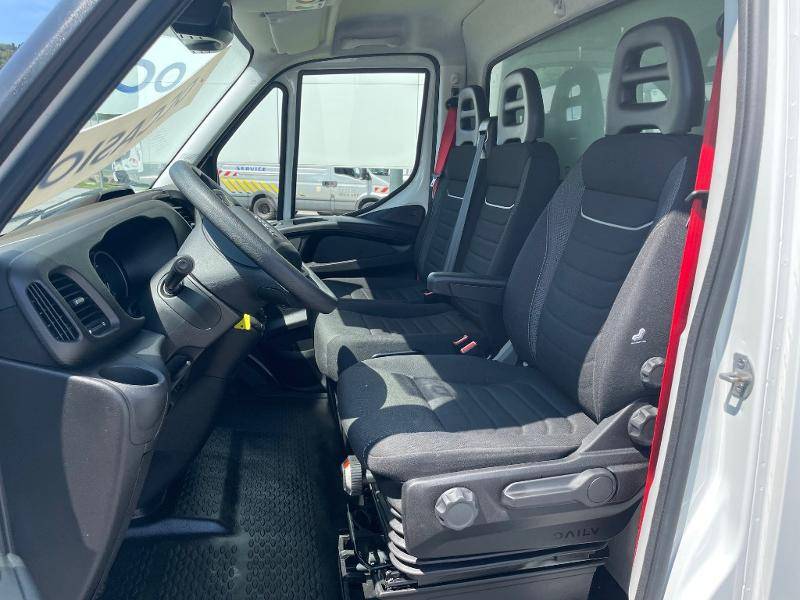 Acheter un véhicule utilitaire IVECO DAILY caisse 20m3 avec Capucine d'occasion à Épinal