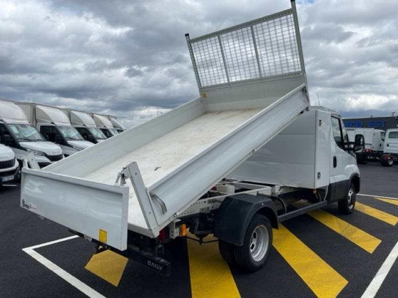 Acheter un véhicule utilitaire benne coffre Iveco Daily d'occasion à Metz