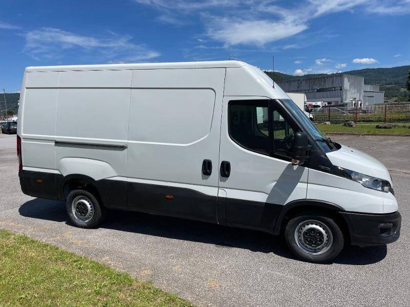 Acheter un véhicule utilitaire Fourgon Iveco Daily 12m3 en occasion près d'Epinal