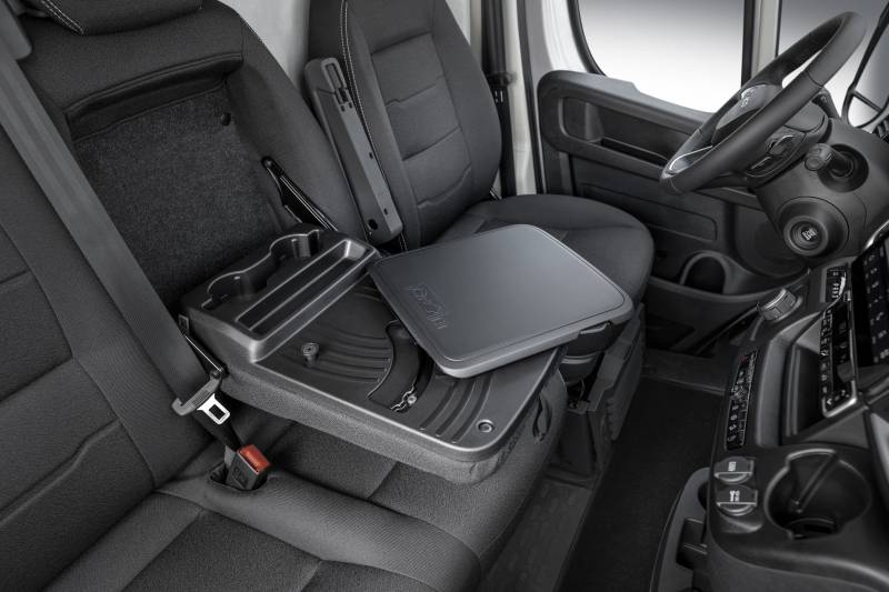 Intérieur cabine IVECO eSuperJolly confort sièges
