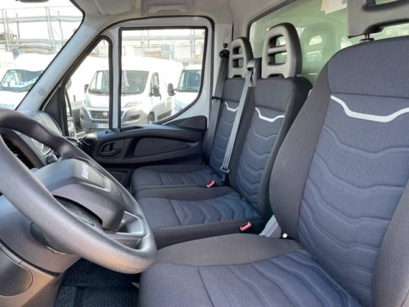 Acheter un véhicule utilitaire IVECO Daily Caisse 20m3 avec Hayon d'occasion à Metz