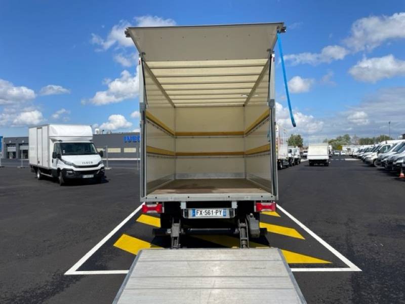 Acheter un véhicule utilitaire IVECO Daily Caisse 20m3 avec Hayon d'occasion à Metz