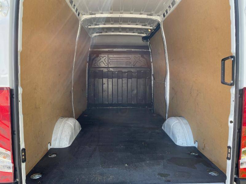 Acheter un véhicule utilitaire Fourgon Iveco Daily 12m3 en occasion près d'Epinal