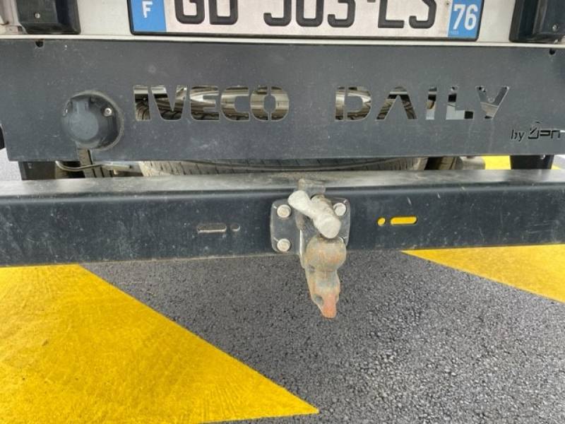 Acheter un véhicule utilitaire benne coffre Iveco Daily d'occasion à Metz
