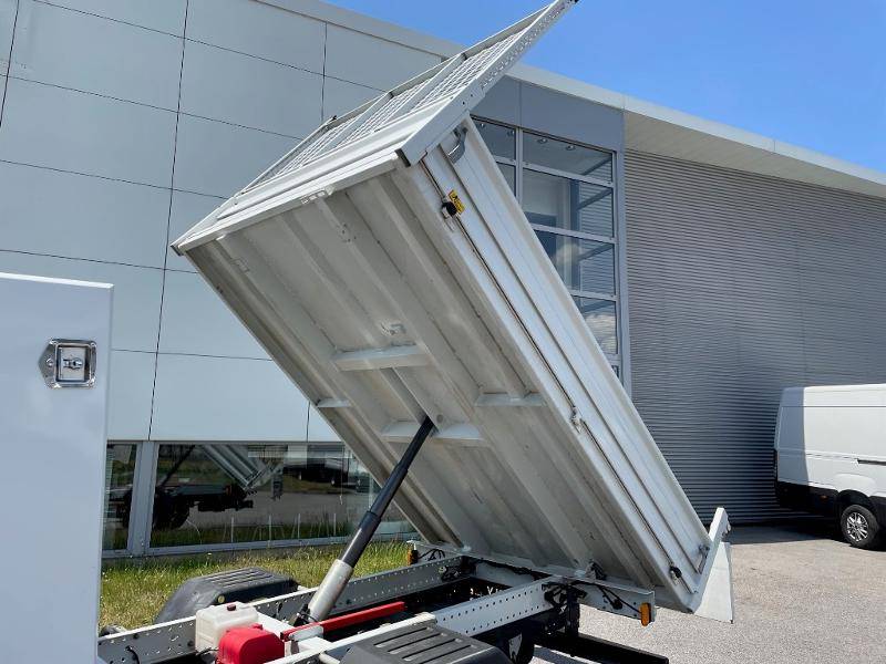 Trouver un véhicule utilitaire Benne + Coffre Iveco Daily en occasion à Remiremont