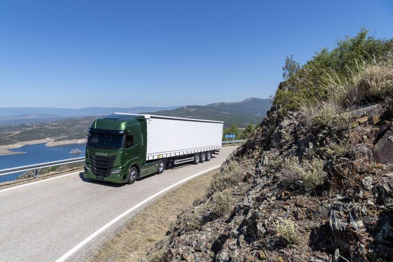 Transporteur au volant de son IVECO S-WAY