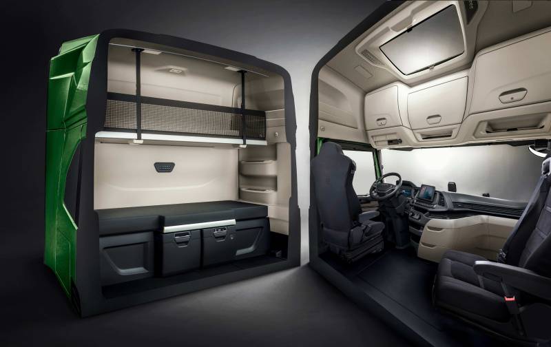 Vue intérieure cabine couchette IVECO S-Way avec rangements optimisés