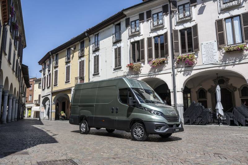 Véhicule utilitaire pour artisans IVECO