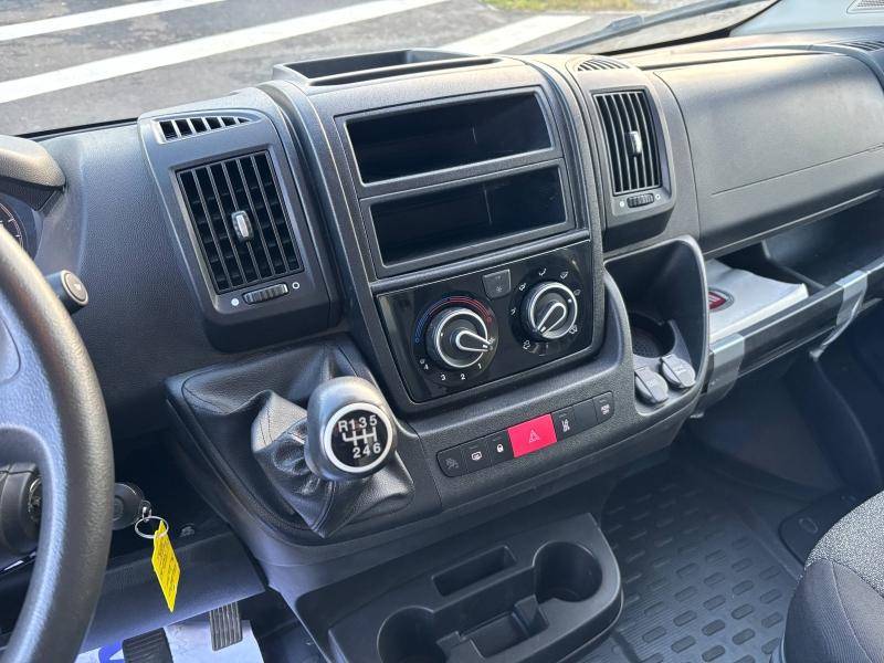 Intérieur cabine utilitaire Fiat Ducato Lorraine
