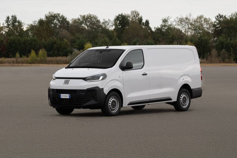 Fourgon Fiat SCUDO sur parking
