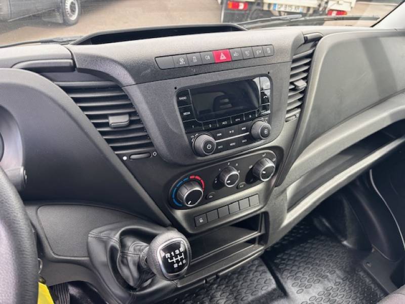 intérieur caisse avec hayon