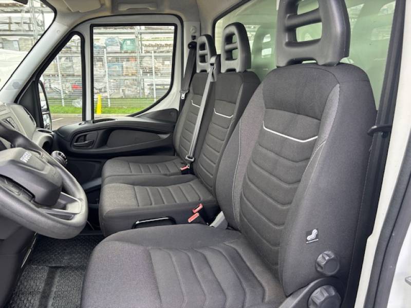 intérieur cabine 3 places Iveco Daily