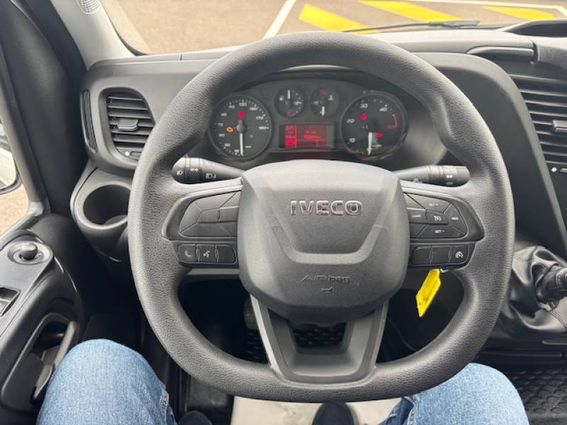 volant et écran radio Bluetooth 