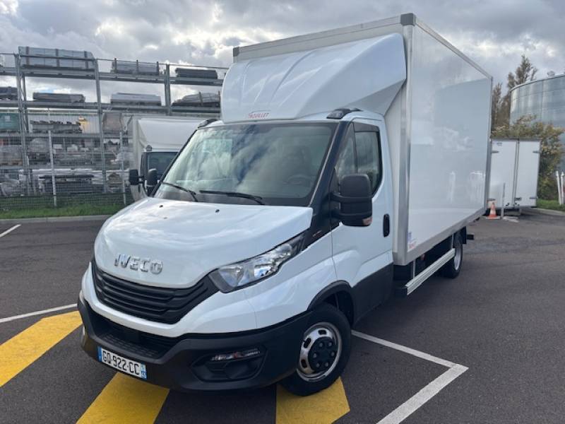 Daily CCB 35C16H3 vue latérale caisse grand volume