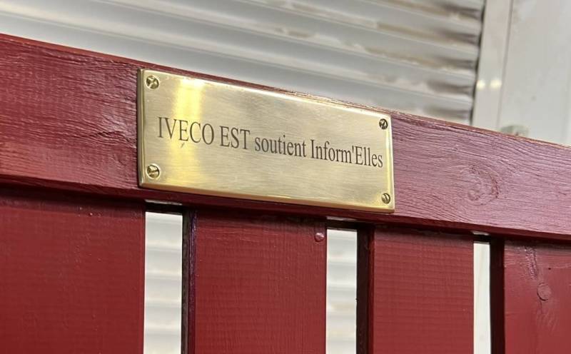 banc rouge peinture metz