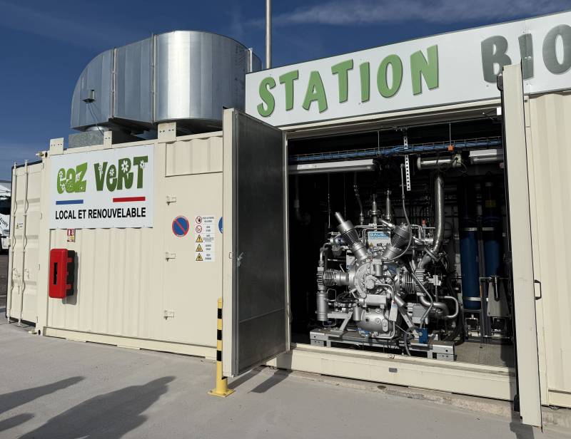 Borne de ravitaillement BioGNV en action à la station de Vittel