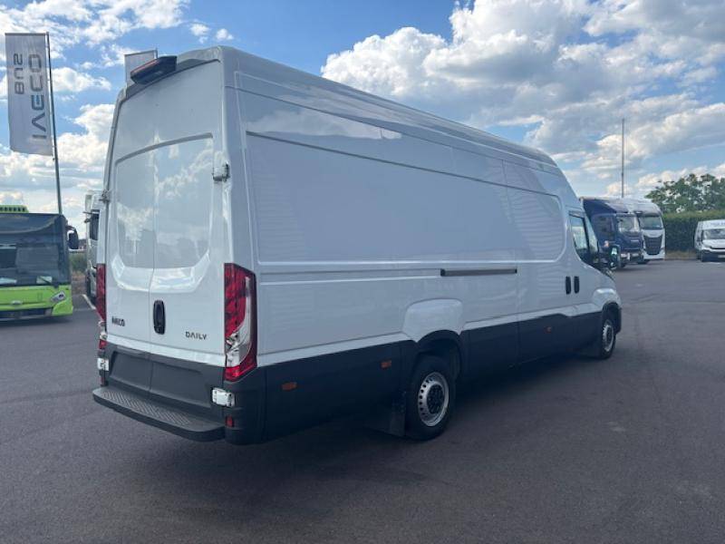 Présentation extérieure chez IVECO EST Hauconcourt