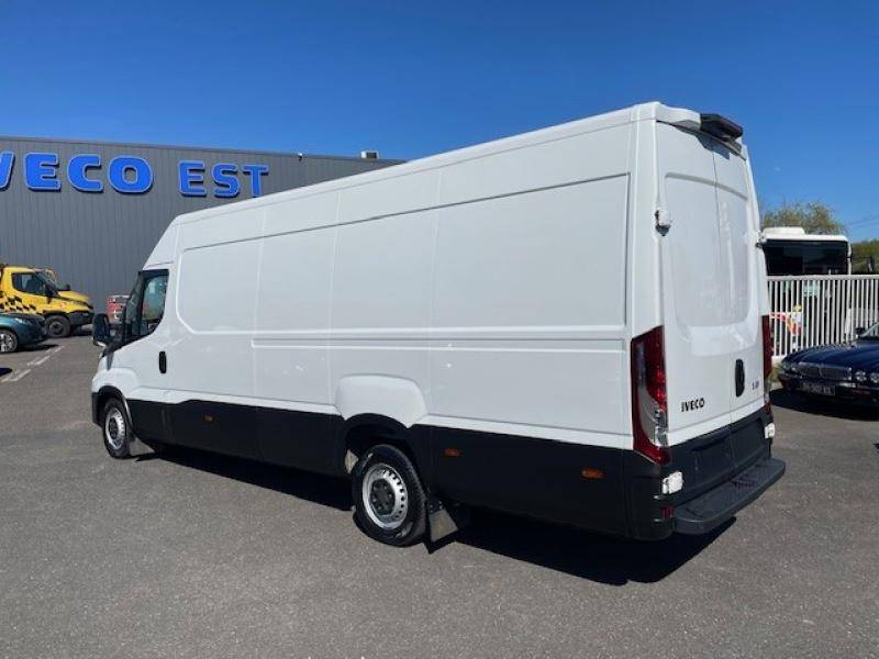 Fourgon utilitaire 16 m³ Iveco Lorraine
