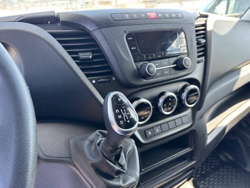 Intérieur cabine fourgon Iveco Daily boîte auto