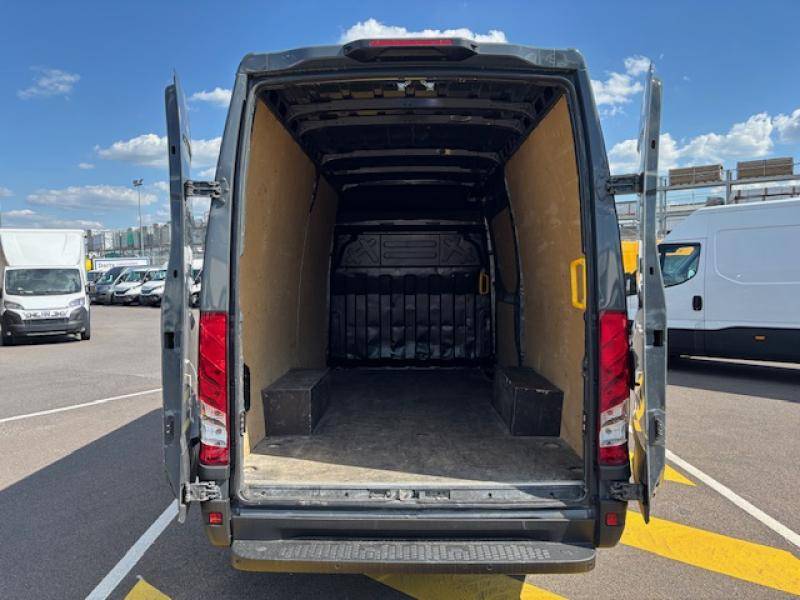 Chargement arrière fourgon Iveco Daily