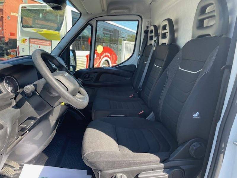 Véhicule pro Iveco Daily boîte manuelle 6 vitesses