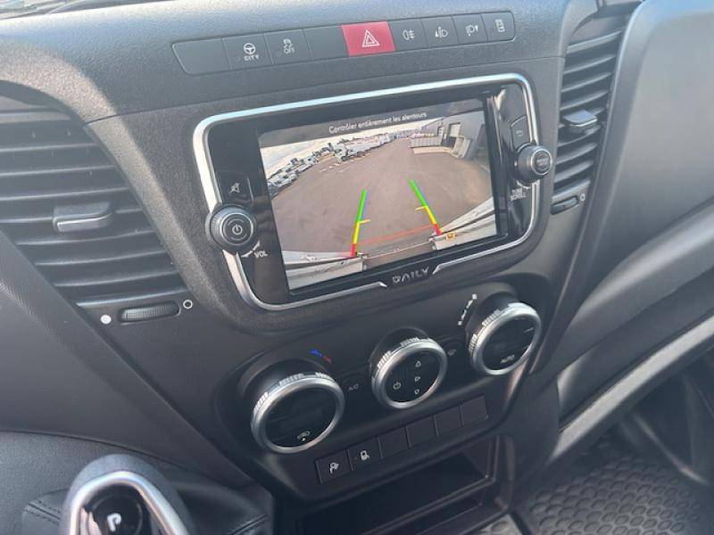 Intérieur cabine Iveco Daily avec écran 10 pouces
