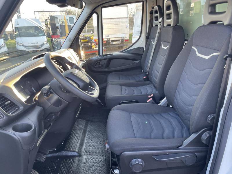 Intérieur cabine Iveco Daily 3 places