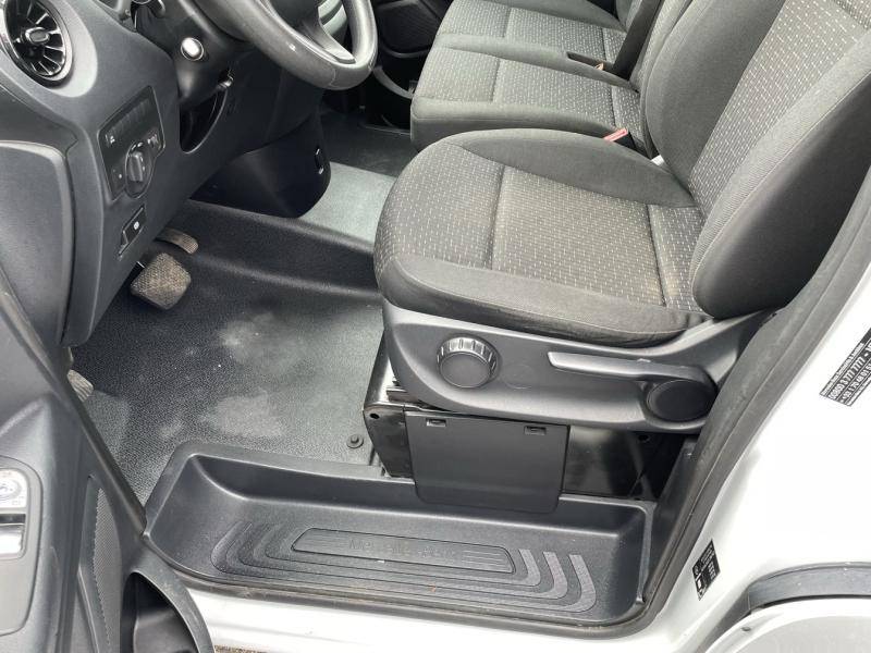 Intérieur cabine Mercedes Vito écran tactile