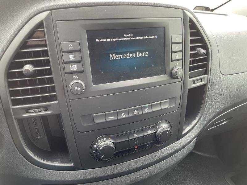 Intérieur cabine Mercedes Vito écran tactile