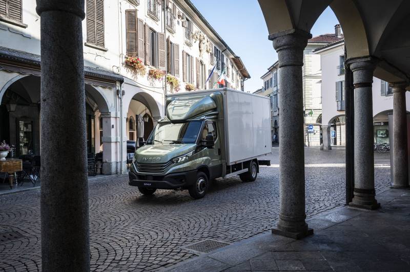 IVECO COFFRE livraisons frigorifiques en ville 