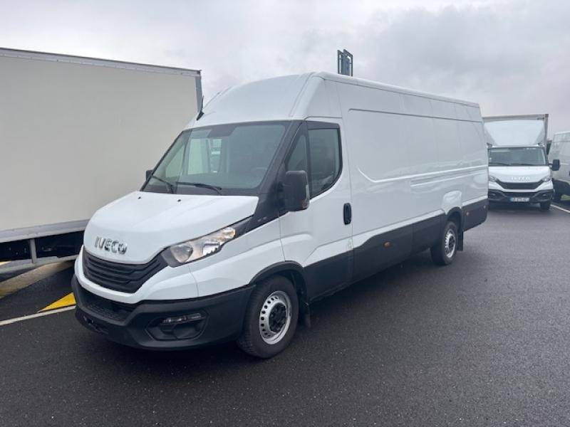 Vue avant Iveco Daily 35S18 V16 blanc