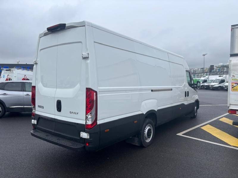 Profil latéral fourgon Iveco 2023