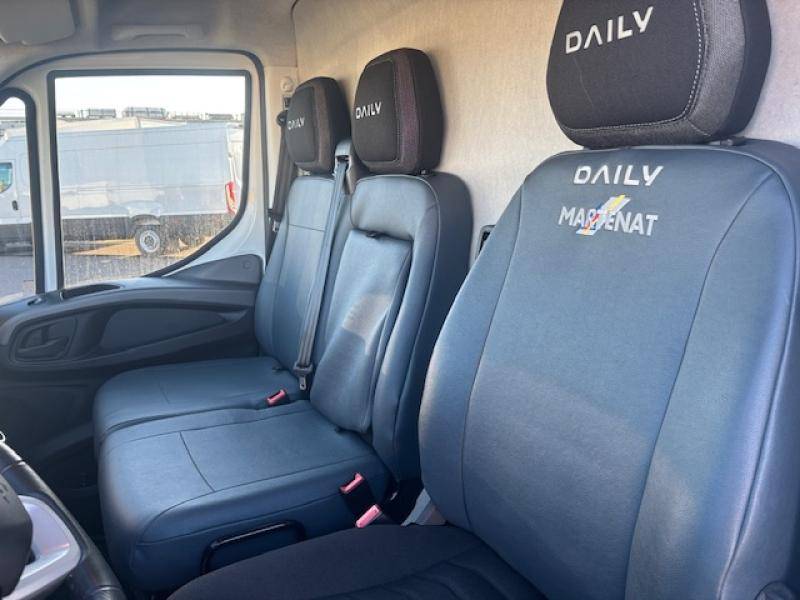 Cabine trois places Daily 35S18 Hi-Matic