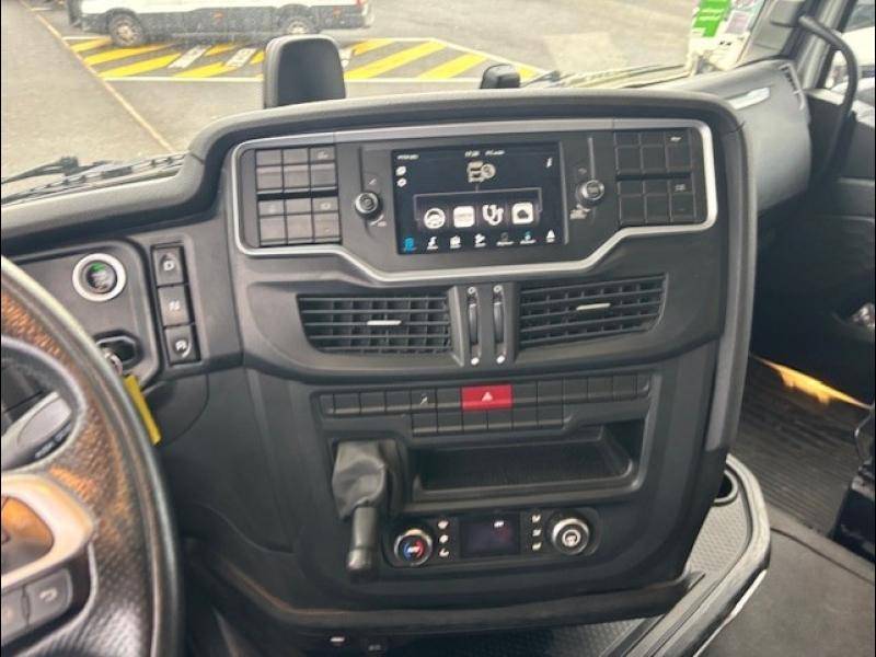 Intérieur cabine Iveco S-Way écran tactile GPS