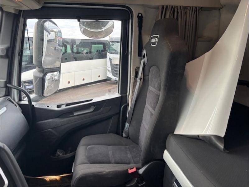 Tracteur routier professionnel Iveco EST