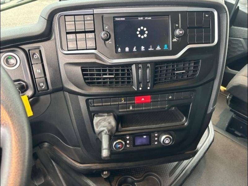 Intérieur Iveco S-Way écran tactile Bluetooth
