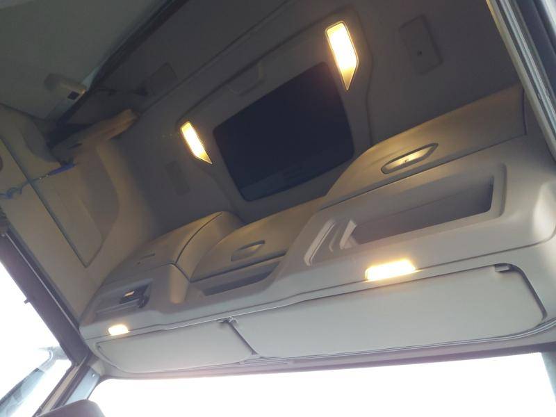 Cabine confort Iveco S-Way  rangements 