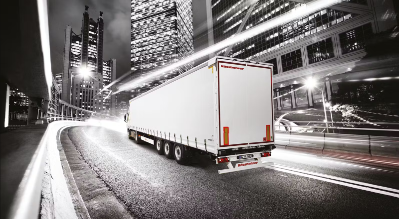 Semi-remorque Tautliner Kässbohrer à rideau latéral coulissant disponible chez Iveco Est en Lorraine